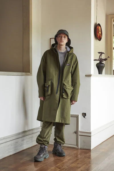 Look 32